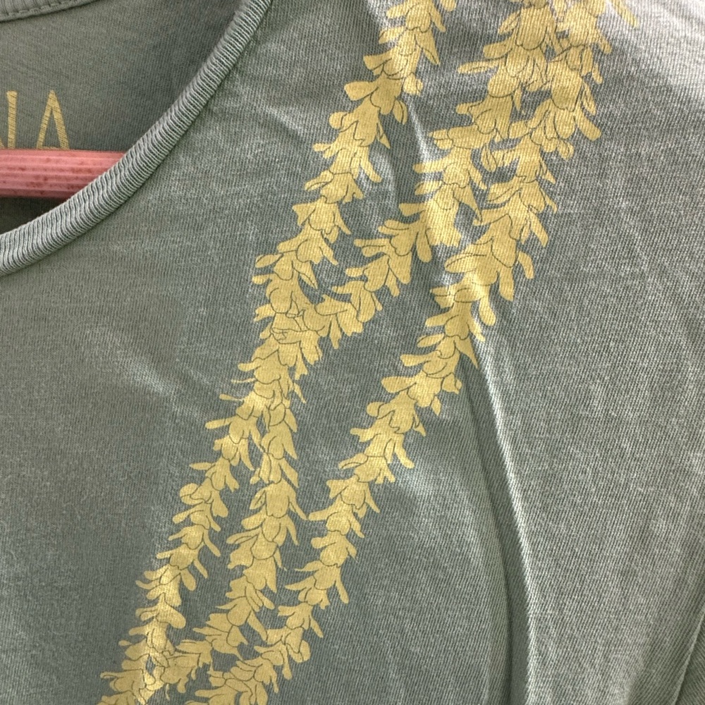 Mahina Made Lei Tee - size M - Picture 2 of 3